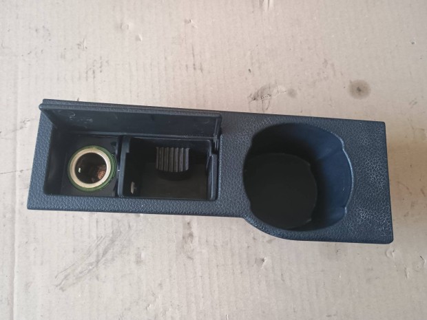 Ford Mondeo MK3 szivargy�jt�, �s poh�r tart� 1S7X-F04788-Ad