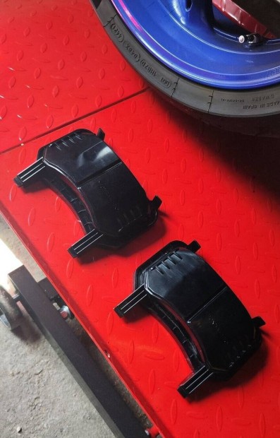 Ford Mondeo MK4 els�l�mpa porv�d� burkolat.