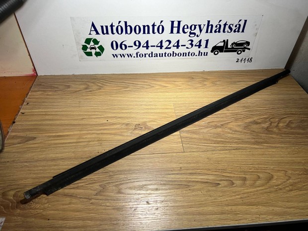 Ford Mondeo Mk3 1.8 Sedan jobb első ajtó vízlehúzó