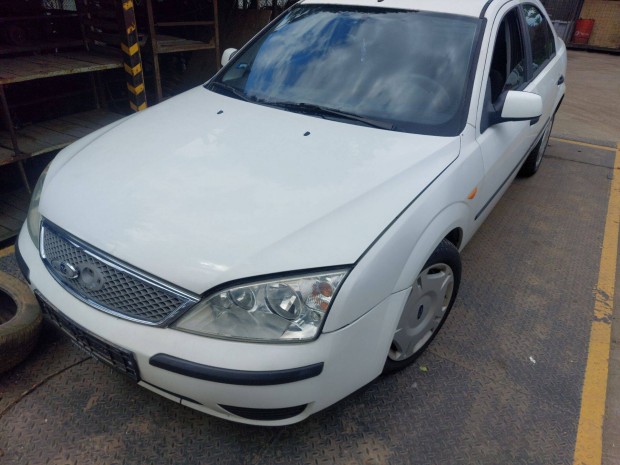Ford Mondeo Mk3 karosszéria elemei fehér