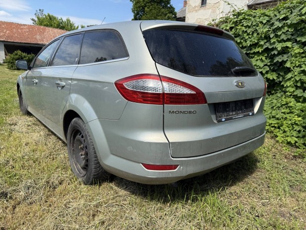 Ford Mondeo Mk4 Kombi Turnier ajtó lökhárító lámpa sárvédő küszöb