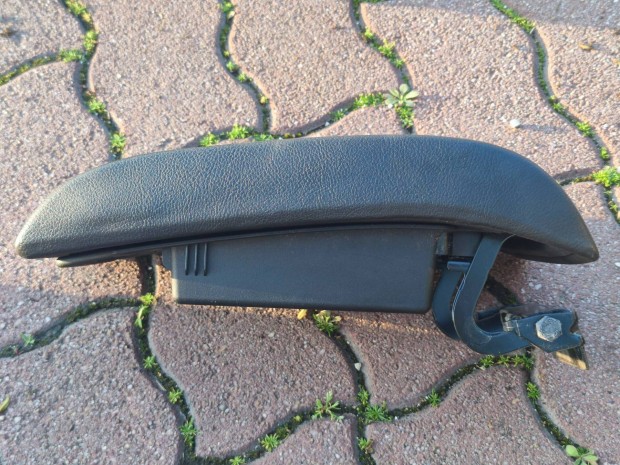 Ford Mondeo Mk4 könyöklő-fedél