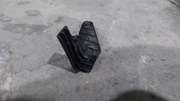 Ford Mondeo S-Max Galaxy Kuga G�zolajsz�r� m�anyag tart� konzol 8171