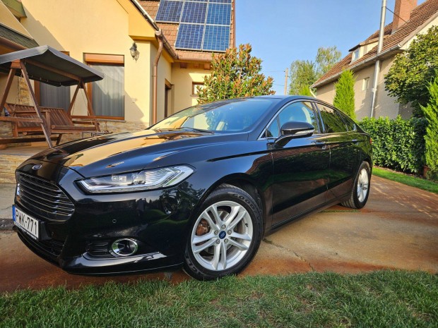Ford Mondeo Titánium X 1,5 Ecoboost M6 160LE 5ajtós Metál fekete +extr