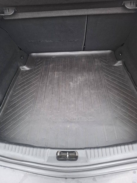 Ford Mondeo csomagt�r t�lca