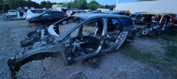 Ford Mondeo mk5 kombi karosszéria kompletten