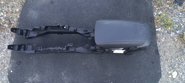 Ford Mondeo mk5 könyöklő