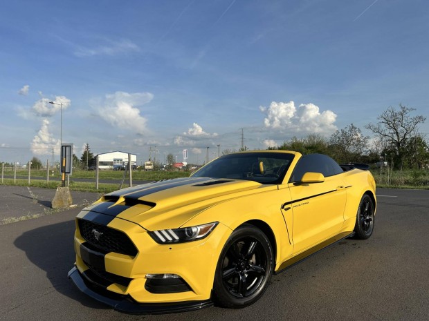 Ford Mustang Convertible 3.7 V6 GT az országban...