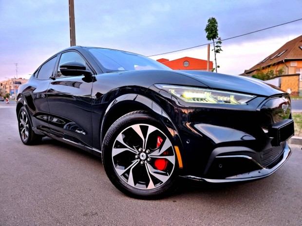 Ford Mustang Mach-E Extended range Premium AWD...