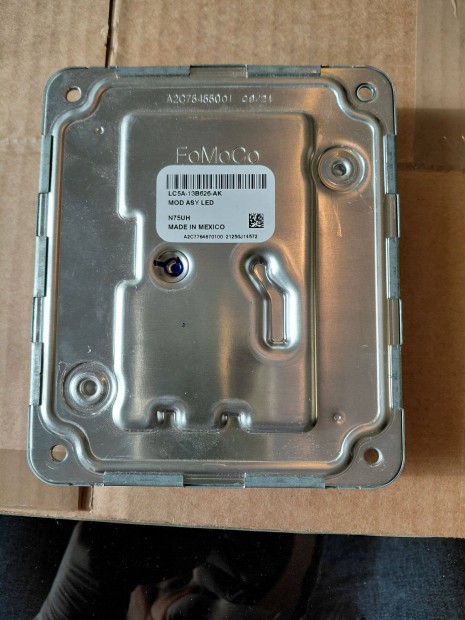 Ford Mustang Mach f�nysz�r� traf� elad�