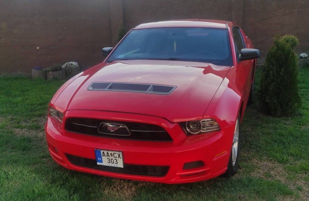 Ford Mustang elad�