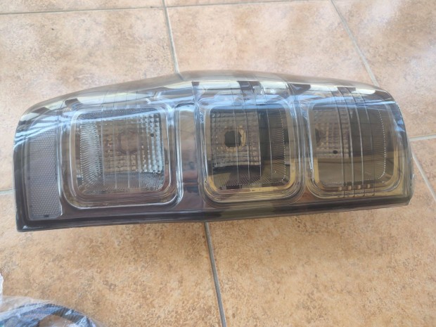 Ford Ranger / Raptor utángyártott jobb hátsó lámpa