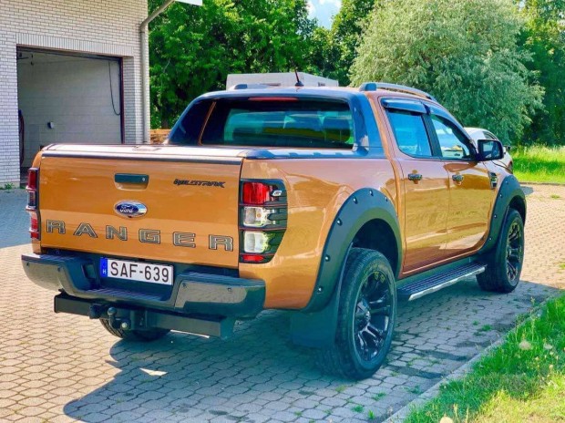 Ford Ranger bukkeret s mountain top rol