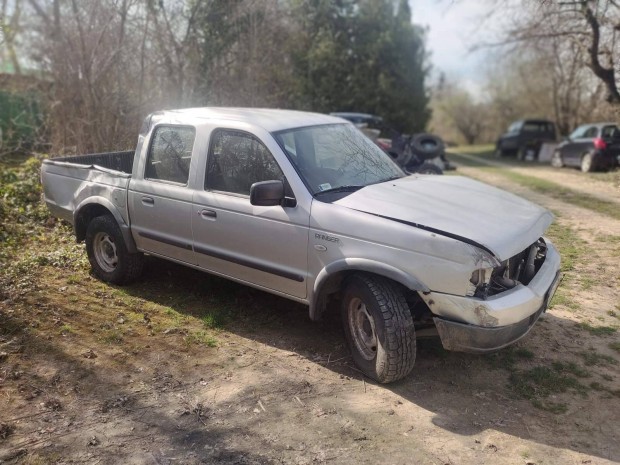 Ford Ranger és Mazda B2500 bontott alkatrészek eladók.