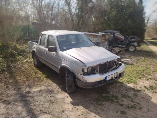 Ford Ranger és Mazda B2500 bontott alkatrészek eladók.