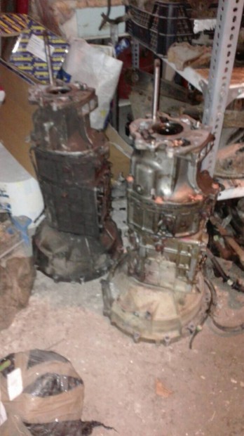 Ford Ranger �s Mazda B2500 bontott v�lt� 