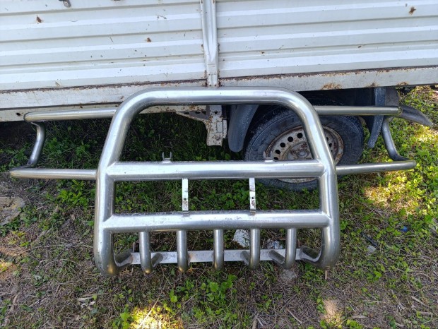 Ford Ranger és Mazda B2500 első galytörő.