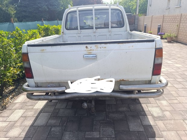 Ford Ranger és Mazda B2500 hársó lökhárító.