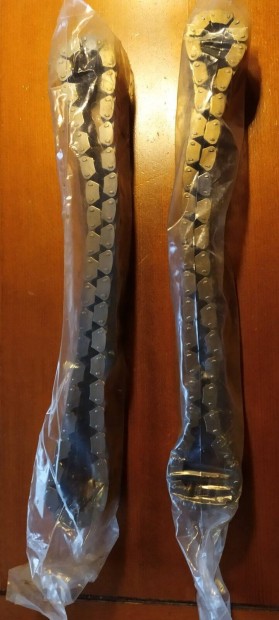 Ford Ranger �s Mazda B2500 vadonat�j terepv�lt� oszt�m� l�nc. 