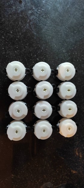 Ford Ranger �s Mazda Bt-50 B2500 vadonat�j gy�jt�skapcsol� bet�t. 