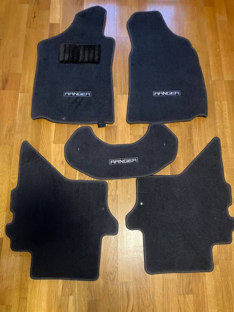 Ford Ranger szvetsznyeg