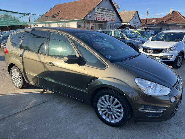Ford S-Max 2.0 TDCi Titanium Champions Powershi...
