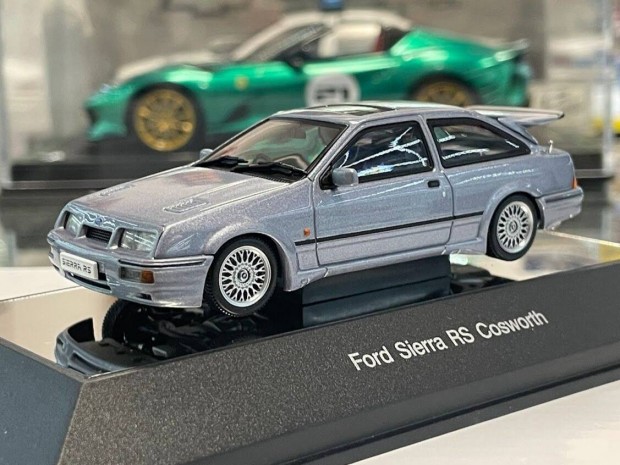 Ford Sierra RS Cosworth 1987 1:43 Autoart 52863