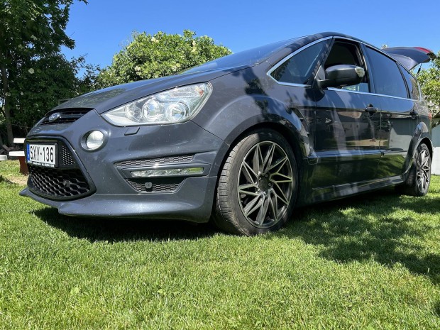 Ford Smax S elad