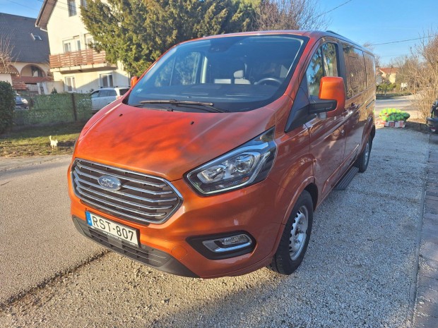 Ford Tourneo Custom elad�