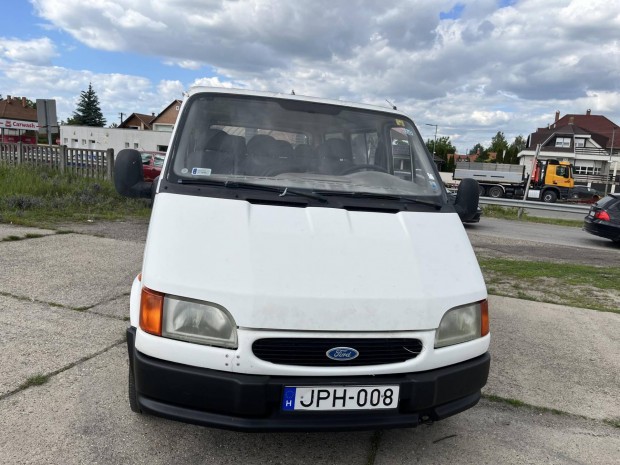 Ford Transit 2.5 TD Tourneo Busz (9 személyes )