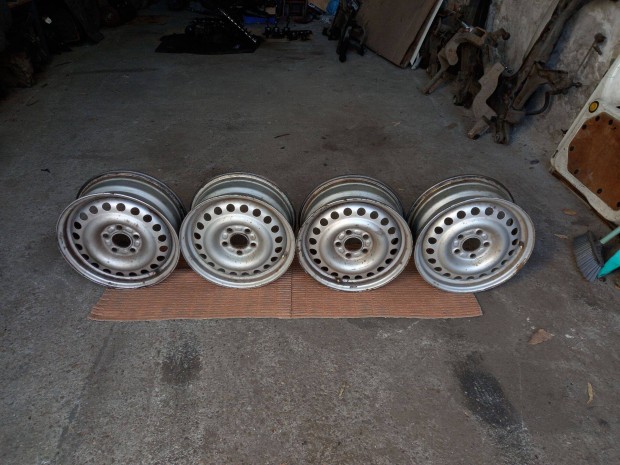 Ford Transit Connect 15 colos felni garnitra