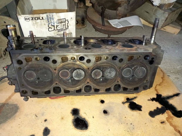 Ford Transit Connect hengerfej