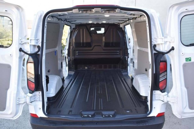 Ford Transit Custom 2025 raktértálca