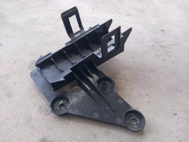 Ford Transit Custom MK8 12- Biztos�t�kt�bla tart� m�anyag konzol 9862