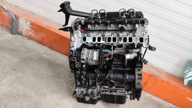 Ford Transit MK6 2.4 H9Fa Blokk hengerfej Motor porlasztó pumpa 25861
