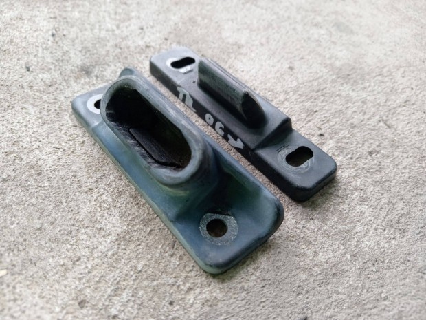 Ford Transit Tranzit 00- Tolóajtó műanyag beakasztó fixáló rögzítő 977