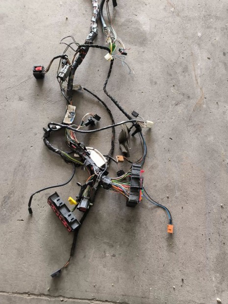 Ford Transit Tranzit MK6 00- M�szerfal biztos�t�kt�bla k�belk�teg 3960