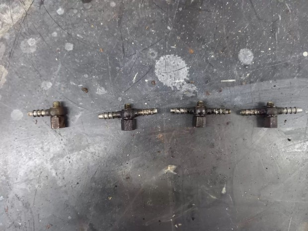 Ford Transit Tranzit MK6 Porlaszt� visszafoly� r�solajcs� csavar 8920