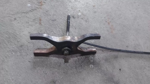 Ford Transit Tranzit MK7 06- Porlaszt� lefogat� lemez csavar 0266