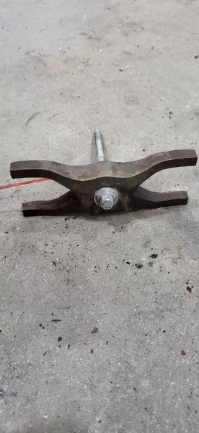 Ford Transit Tranzit MK7 06- Porlaszt� lefogat� lemez csavar 3342