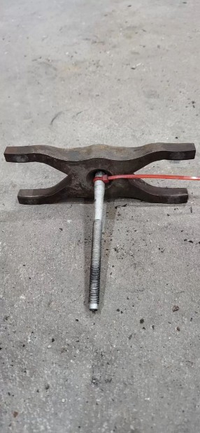 Ford Transit Tranzit MK7 06- Porlaszt� lefogat� lemez csavar 3343