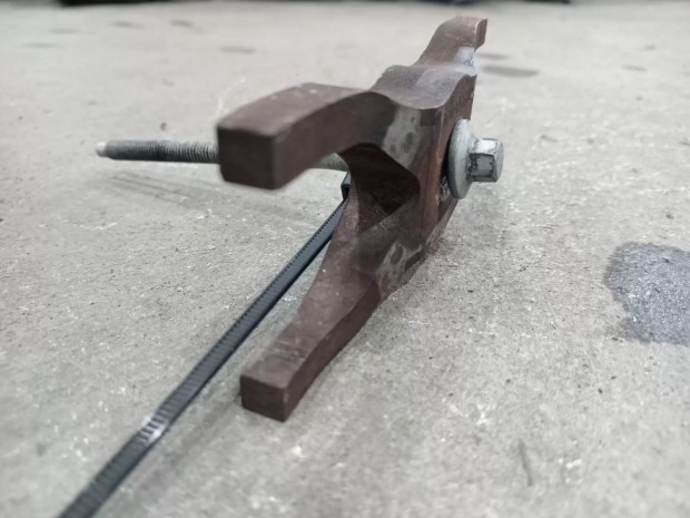 Ford Transit Tranzit MK7 06- Porlaszt� lefogat� lemez csavar 6552