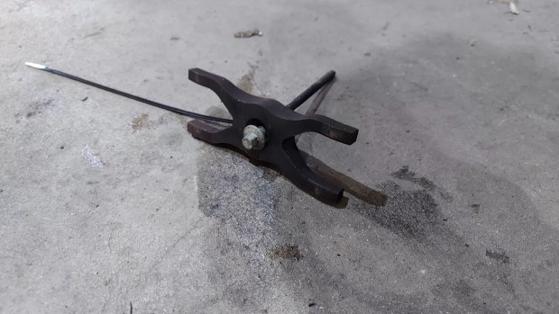 Ford Transit Tranzit MK7 06- Porlaszt� lefogat� lemez csavar 7120