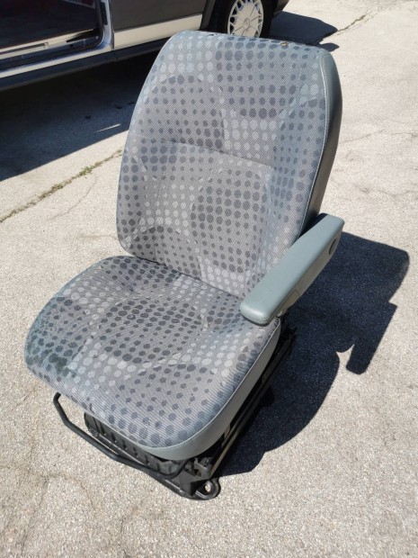 Ford Transit kisbusz teheraut lakaut ls elad 
