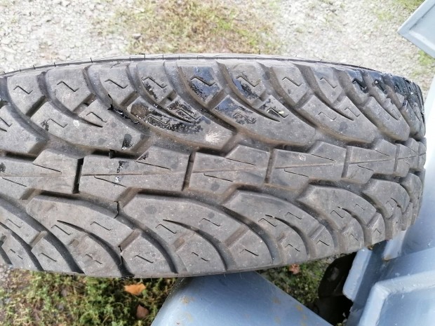 Ford Transit kisteherautó pótkerekek.