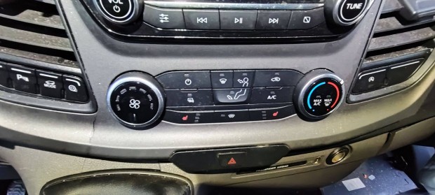 Ford Transit mk8 digit klíma panel ülésfűtéses