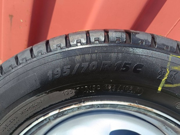 Ford Tranzit 15 colos gy�ri ny�riker�k garnit�ra lemezfelnin