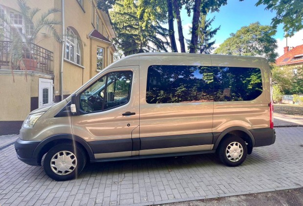Ford Tranzit 9 személyes