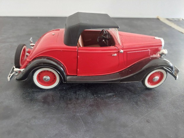 Ford V8 Solido 1:18