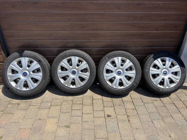Ford acél felni dísztárcsa Tpms szelep Michelin téli gumi